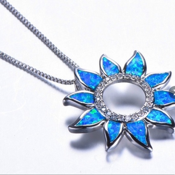 Cute necklace - Picture 2 of 3